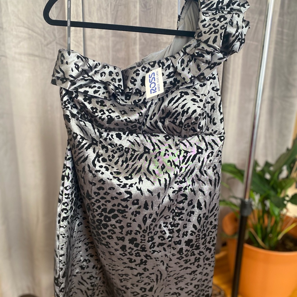 Elegant Silver Leopard Print Dress